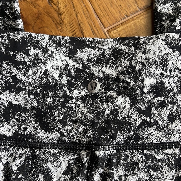 LULU-LEMON BASE PACE HIGH-RISE TIGHTS 28” - Picture 2 of 2